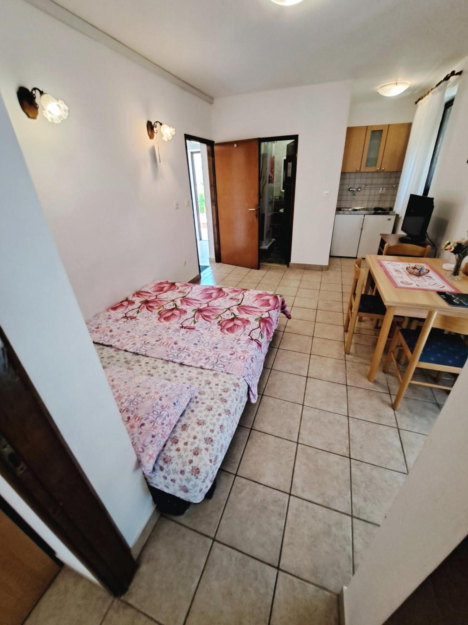 Apartments 1000 Flowers スタリー・グラード 部屋 写真