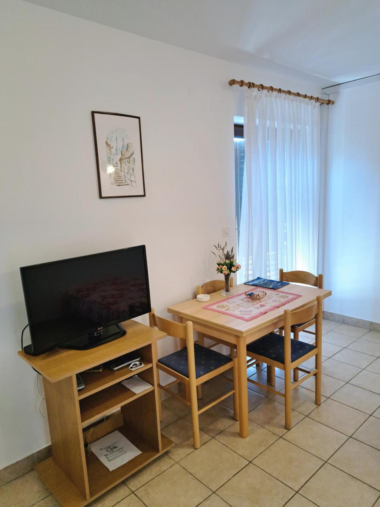 Apartments 1000 Flowers スタリー・グラード 部屋 写真